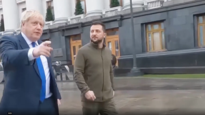 Video: Thủ tướng Anh và tổng thống Zelensky đi bộ trên đường phố Ukraine
