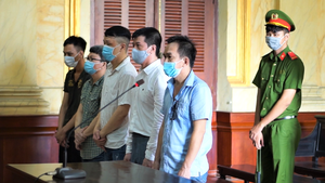Video: Xét xử cựu đội phó Đội cảnh sát hình sự quận Tân Phú 'bảo kê' đánh bạc