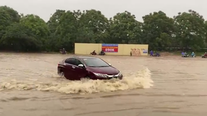 Video: Mưa lớn, ngập sâu ở nhiều nơi khu vực miền Bắc