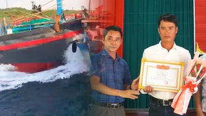 Video: Khen thưởng nhóm ngư dân cứu 6 người trên tàu cá bị đâm chìm ở biển Cồn Cỏ