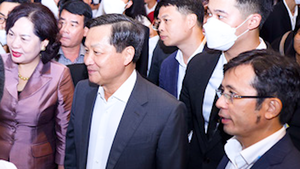Video: Phó thủ tướng Lê Minh Khái trải nghiệm tại 'Ngày không tiền mặt' ở Hà Nội