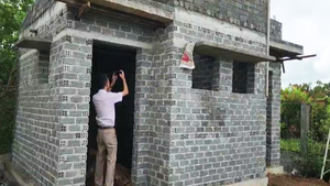 Video: Cận cảnh 8 nhà vệ sinh xây 200 triệu đồng/căn ở Đắk Lắk