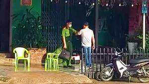 Video: Mâu thuẫn trong quán nhậu, một thanh niên bị đâm chết