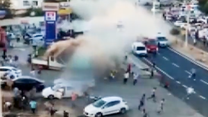 Video: Hình ảnh camera ghi lại vụ xe buýt lao vào hiện trường tai nạn làm 16 người chết ở Thổ Nhĩ Kỳ
