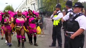 Video: Lễ hội hóa trang lớn nhất châu Âu ở Anh 'mất vui' vì một vụ án mạng