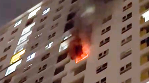 Video: Người dân đốt nhang và đèn cầy cúng dịp Trung thu gây cháy chung cư ở quận 8