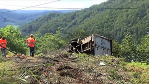 Video: Tai nạn liên hoàn trên đèo Mimosa Đà Lạt, có xe văng ra rìa đèo