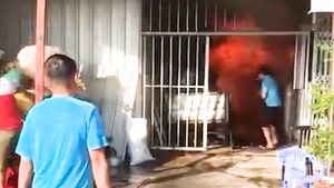 Video: Cháy vựa ve chai, một bé trai bị bỏng nặng ở Bình Dương