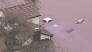 Video: Nước ngập mênh mông ở California, tổng thống Mỹ tuyên bố tình trạng khẩn cấp