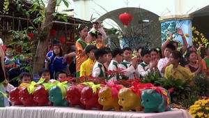 Góc nhìn trưa nay | Mô hình “nuôi heo đất” gây quỹ tặng học sinh nghèo