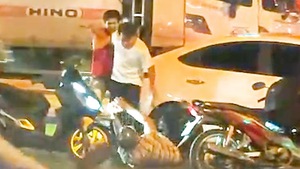 Video: Ẩu đả sau va quẹt xe trên đường Phạm Văn Đồng ở TP.HCM, một cảnh sát hình sự bị đâm tử vong