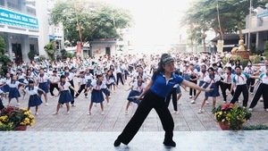 Góc nhìn trưa nay: Nữ giám đốc ngân hàng dạy nhảy miễn phí cho học sinh