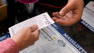 Một cư dân ở bang đông người Việt trúng giải Powerball 1,7 tỉ USD