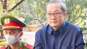Cựu giám đốc Bệnh viện TP Thủ Đức Nguyễn Minh Quân và 8 đồng phạm hầu tòa