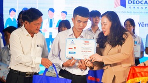 100 suất học bổng Tiếp sức đến trường cho tân sinh viên, học sinh khó khăn ở Phú Yên