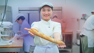 Cô gái Đắk Lắk và ổ bánh mì chinh phục cựu bếp trưởng Điện Élysée