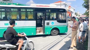 Video: Khởi tố tài xế xe đưa rước cán chết học sinh lớp 3 ở Biên Hòa