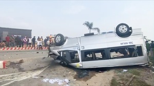 Video: 10 người tử vong trong vụ tai nạn giữa xe khách và xe đầu kéo ở Quảng Nam