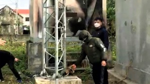 Video: Phóng hỏa đốt hai trạm viễn thông vì sợ 'ảnh hưởng sức khỏe'