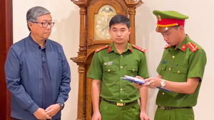 Video: Bắt tạm giam ông Đoàn Quang Vinh, cựu hiệu trưởng Trường đại học Bách khoa Đà Nẵng