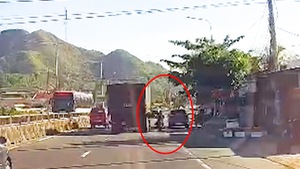 Video: Vụ xe biển số đỏ liên quan tai nạn ở Nha Trang, chạy khỏi hiện trường, hiện đã xác minh được tài xế