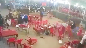 Video: Đi ăn lẩu xảy ra cãi nhau, một thanh niên bị đâm chết ở Củ Chi
