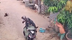 Video: Người đàn ông 'quyết chiến' để cứu chó bị hai tên trộm bắn điện