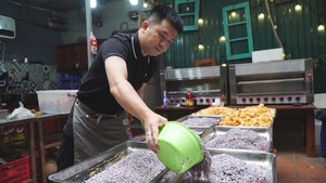 Góc nhìn trưa nay | Con mất vì ung thư, người cha mở ‘tiệm cơm 1K’ giúp mọi người