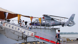 Video: Chiến hạm Pháp cập cảng Hải Phòng, sắp diễn tập với Việt Nam