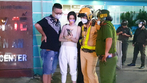 Video: Xe bị cướp ở Tiền Giang, phát hiện giấu ở Trung tâm y tế TP Thuận An, Bình Dương