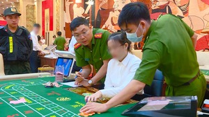 Bắt 18 người trong vụ đánh bạc tại tầng hầm khách sạn ở Nha Trang