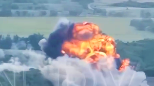 Đoàn xe tăng, thiết giáp của Ukraine vượt bãi mìn bị Nga tập kích dữ dội