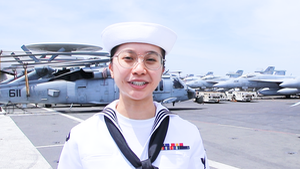 Phỏng vấn nữ thủy thủ người Việt trên tàu sân bay Mỹ thăm Đà Nẵng