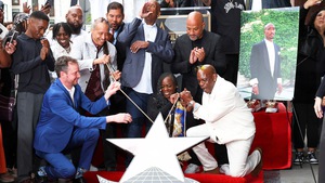 Rapper Tupac Shakur được vinh danh trên đại lộ danh vọng Hollywood sau 27 năm qua đời