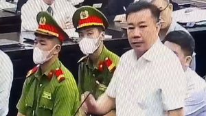 Cựu phó chủ tịch UBND TP Hà Nội 'không nhớ' số lần nhận hối lộ vụ chuyến bay giải cứu