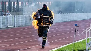 Kỷ lục thế giới mới: đốt cháy toàn thân chạy hàng trăm mét