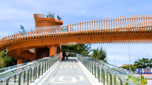 Cận cảnh cầu đi bộ ngắm cảnh đầu tư 42 tỉ đồng ở Đà Nẵng