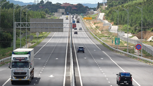 Thông xe liên thông 7 nút giao của cao tốc Phan Thiết - Dầu Giây
