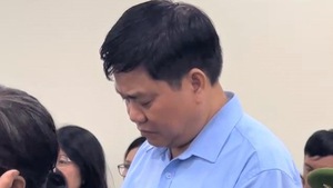 Nâng khống giá cây xanh, ông Nguyễn Đức Chung lãnh 18 tháng tù