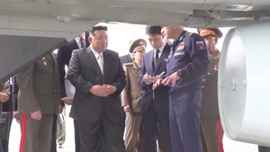 Lãnh đạo Triều Tiên Kim Jong Un tham quan các vũ khí tối tân của Nga