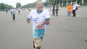 Hàng trăm người khuyết tật cùng tranh tài trong giải chạy ở Quảng Nam