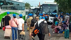 Tàu cao tốc đi Phú Quốc ngưng chạy 3 ngày liên tiếp, nhiều du khách còn kẹt lại đảo