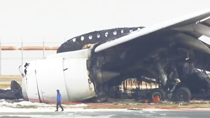 Thông tin mới vụ tai nạn máy bay ở Nhật: 'rất có thể cơ trưởng máy bay tuần duyên đặt đài liên lạc ở tần số khác'