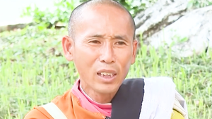 Đơn viết tay của ông Minh Tuệ liên quan đến việc đi khất thực có nội dung gì?