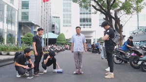 Góc nhìn trưa nay | Sinh viên chế tạo ra nguồn điện từ bước chân