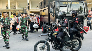 Quân đội, cảnh sát dày đặc trong và ngoài sân trước 'đại chiến' Indonesia - Việt Nam