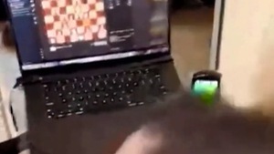 Video người đàn ông chơi cờ trên máy tính bằng suy nghĩ sau khi cấy chip Neuralink vào não
