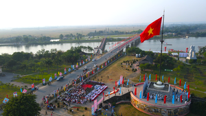 Lễ thượng cờ thống nhất non sông tại di tích quốc gia đặc biệt Đôi bờ Hiền Lương - Bến Hải