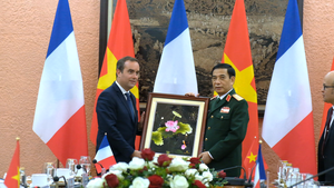 Bộ trưởng Bộ Quân đội Pháp đến Việt Nam: Khép lại quá khứ, hướng tới tương lai tốt đẹp