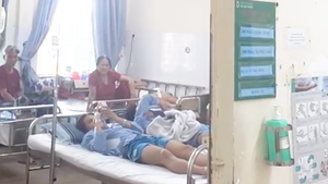 20 sinh viên nghi ngộ độc sau khi ăn trong căng tin ký túc xá ở TP.HCM